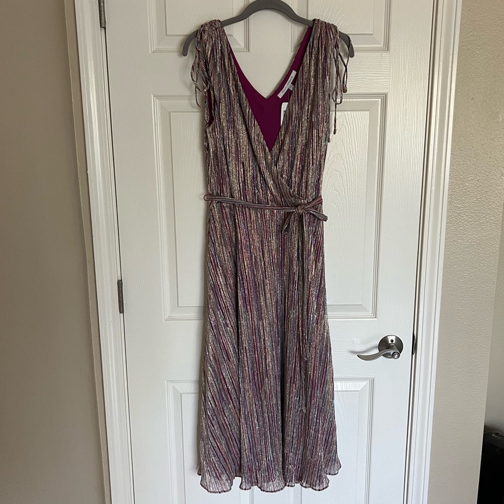 Julia Jordan Mid-Length Shimmer Dress - Perfect for the Holidays! 🪩🎄❄️👠